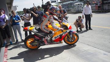 Dani Pedrosa, saliendo del box del Repsol Honda en Brno.