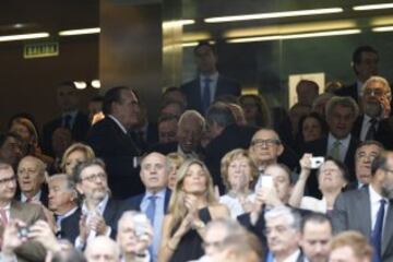 Gran ambiente en el palco del Bernabéu. Fernando Fernández Tapias, José Manuel García-Margallo y Florentino Pérez. 