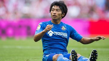 BILBAO, SPAIN - AUGUST 20: Gaku Shibasaki of Getafe CF reacts during the La Liga match between Athletic Club and Getafe at at San Mames Stadium on August 20, 2017 in Bilbao, Spain. (Photo by Juan Manuel Serrano Arce/Getty Images)