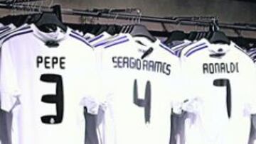 <b>NEGOCIO BLANCO. </b>Los 'cracks' madridistas son una mina de oro a la hora de vender camisetas.