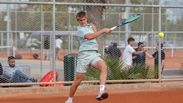 Es hijo de un histórico del tenis chileno y consiguió su primer punto en el ranking ATP