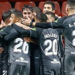 El Numancia pisa la zona noble y mete en un lío al Sporting