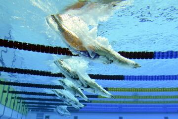 Los Europeos de natación de Budapest se encuentran en su recta final, pero no han cesado de dejarnos espectaculares
imágenes desde el primer día. Prueba de ello es este momento, captado por una cámara subacuática,
durante las eliminatorias de los 100 metros estilo libre femenino, disputadas en la piscina del Duna Arena.