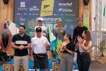 Podio masculino Spring Surfest Las Américas Pro 2024.