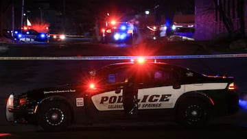 La violencia armada no cesa en Estados Unidos. Se registra un tiroteo en un bar LGBT en Colorado Springs: Autoridades reportan cinco muertos y 18 heridos.