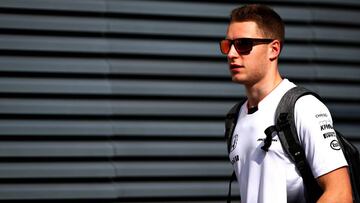 Stoffel Vandoorne, a su llegada a Silverstone, para visionar el GP Gran Bretaña