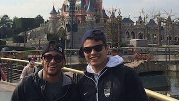 Neymar prepara el Clásico ante el Madrid en Disneyland París