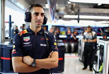 Compartió en 2009, 2010 y 2011 garaje con Alguersuari en Toro Rosso. Tras se relevados de sus volantes, Buemi reorientó su carrera a la resistencia a los mandos de los LMP-1. Ha sido dos veces campeón del mundo de resistencia, la última como compañero de Fernando Alonso y ha ganado dos veces las 24 Horas de Le Mans, formando trío con el asturiano y Kazuki Nakajima. También compite desde 2014 en la FE, en la que ganó el título en 2016.