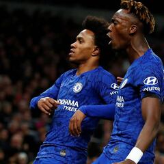 Una patada voladora de Gazzaniga aleja a Mourinho de la Champions