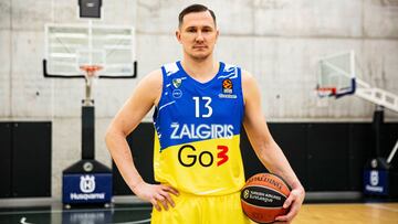 Jankunas, con la camiseta conmemorativa de Ucrania.