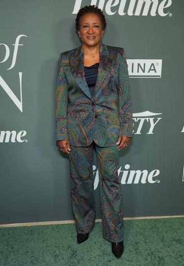 Wanda Sykes posa en la alfombra roja de la gala Variety’s 2025 Power of Women celebrada en Beverly Hills.