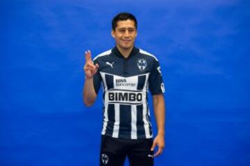 Nacido en Huajapan de León, debutó con Cruz Azul en 2002. Tres años después, ya era un fijo en la Selección de Ricardo La Volpe. Disputó dos Copas del Mundo con el Tricolor, emigró al Stuttgart donde se consagró como campeón de Alemania y regresó para vivir la época de oro del Monterrey de Vucetich. Su garrafal error en el partido de octavos de final del Mundial de Sudáfrica 2010, ante Argentina, marcó la recta final de su carrera.