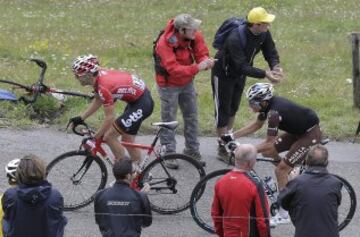 Tony Gallopin con el maillot rojo es el nuevo líder del Tour tras la etapa de hoy. 