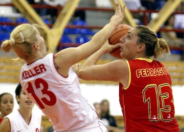 Otra de las perlas que salieron del Siglo XXI. Durante años fue la jugadora que más partidos había disputado con la Selección (ahora es la tercera con 253), con la que se colgó cinco medallas: el oro de Perugia 93, los bronces europeos en 2001, 2003 y 2005 y el bronce en los Juegos del Mediterráneo de 1993. Disputó dos Juegos Olímpicos y tres Mundiales. En sus 25 años dedicados al baloncesto, jugó en multitud de equipos (Godella, Canoez, Ros Casares, Mann Fiter, Avenida, Hondarribia...), donde ganó 6 Ligas y 5 Copas. Con experiencia WNBA, estuvo en las Liberty en el verano del 2000.