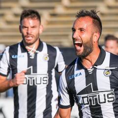 La Balona golea con 10 hombres a un Albacete que no supo reaccionar