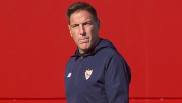 GRAF3990 SEVILLA, 20/11/2017.- El entrenador del Sevilla FC, el argentino Eduardo Berizzo, durante los entrenamientos de esta mañana con su equipo, tras un comunicado del club en el que se informa que padece un cáncer de próstata que