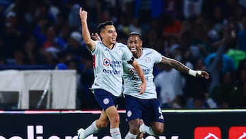 Soccer Football - Liga MX - Pumas UNAM v Cruz Azul - Estadio Olimpico Universitario, Mexico City, Mexico - March 14, 2026 Cruz Azul's Carlos Rodriguez celebrates scoring their second goal with Willer Ditta REUTERS/Eloisa Sanchez