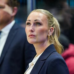 Jessica Campbell becomes first female coach in NHL history