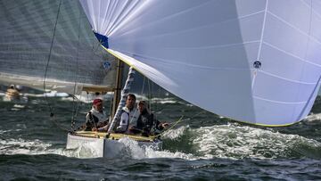 Fotografía facilitada por infosailing del 'Bribon Movistar' de S.M. el Rey Juan Carlos durante la cuarta jornada de Mundial en aguas de Vancouver (Canadá).