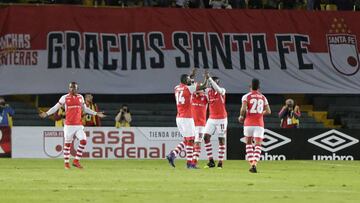 Jugadores de Santa Fe celebrando un gol en El Camp&iacute;n.