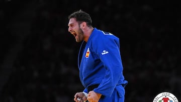 Niko Shera tras uno de sus combates.