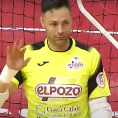 Juanjo detiene tres penaltis y mete a ElPozo en la Final Four