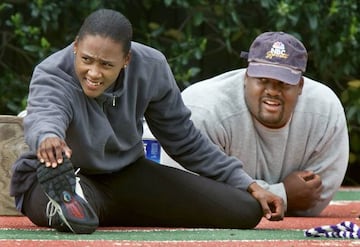 Marion Jones junto a su marido, el lanzador de peso C.J. Hunter.