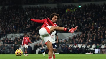 Manchester United continue to swirl around the plughole in the Premier League.