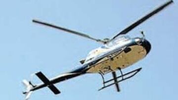 <b>SU ÚLTIMO VIAJE. </b>La KTM de Coma, remolcada en helicóptero.