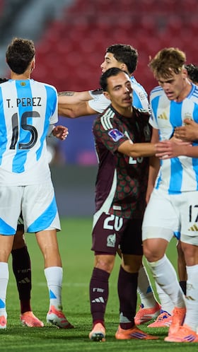 Diego Ochoa of Mexico, Tobias Ramirez of Argentina, Hugo Camberos of Mexico and Mateo Silvetti of Argentina during FIFA U-20 Mens World Cup Chile 2025 match between Mexico (Mexican National Team ) and Argentina as part Quarter-final at Nacional Julio Martinez Pradanos Stadium, on October 11, 2025 in Santiago, Chile.