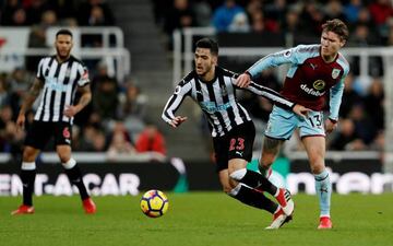 Mikel Merino, ante el Burnley.