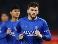 Soccer Football - Ligue 1 - Paris St Germain v AS Monaco - Parc des Princes, Paris, France - March 6, 2026 Paris St Germain's Khvicha Kvaratskhelia during the warm up before the match REUTERS/Abdul Saboor