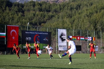 Las 15 fotos que grafican la contundente goleada de Chile