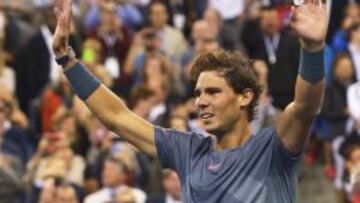 El tenista español Rafael Nadal celebra después de vencer al serbio Novak Djokovic hoy, lunes 9 de septiembre de 2013, en la final masculina del Abierto de Tenis de Estados Unidos que se disputa en el Centro Nacional de Tenis en Flushing Meadows, Nueva York (EE.UU.).