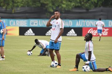 La Selección Colombia entrenó en la Universidad Autónoma del Caribe. James participó a la par de sus compañeros.