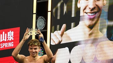 France's Leon Marchand celebrates after victory in the men's 100m medley final event during the World Aquatics Swimming World Cup 2024 - Stop 3 in Singapore on October 31, 2024. (Photo by Roslan RAHMAN / AFP)