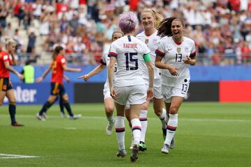 Megan Rapinoe adelantó a las amaericanas desde el punto de penalti.