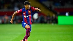 Barcelona's Spanish forward #27 Lamine Yamal runs with the ball during the Spanish league football match between FC Barcelona and UD Las Palmas at the Estadi Olimpic Lluis Companys in Barcelona on March 30, 2024. (Photo by PAU BARRENA / AFP)