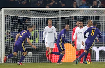 1-0. Marcos Tavares celebró el primer gol.