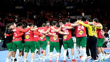 Los jugadores de Portugal celebran la victoria en la EHF Men's EURO 2024