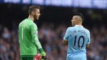 Kun Ag&uuml;ero y De Gea durante el derbi de Manchester. 