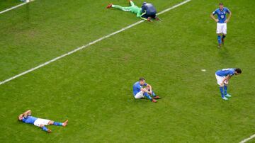 Italy players show thier dejection after the FIFA 2018 World Cup Qualifier Play-Off: Second Leg between Italy and Sweden at San Siro Stadium on November 13, 2017 in Milan.