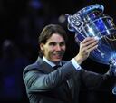 Nadal recibe el trofeo de número uno y ya copa todos los de ATP
