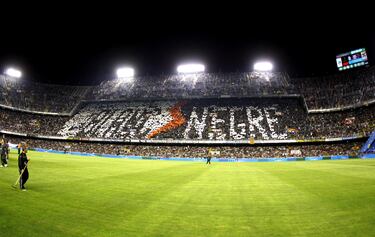 Los tifos de Mestalla. El color de la grada en las grandes noches europeas, ligueras y coperas.