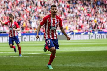 El delantero argentino del Atlético de Madrid, Ángel Correa, festeja su gol contra el Levante