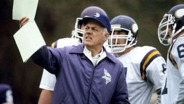 Head coach de Vikings (1967-1983, 1985). Récord de 158-96-5, 10-12 en postemporada.