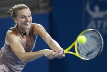 Sesil Karatantcheva dio la sorpresa en Roland Garros 2005 derrotando a Venus Williams en tercera ronda. Pero tras ganar a la rusa Elena Lijovtseva en cuartos fue sometida a un control en el que dio positivo por nandrolona. 