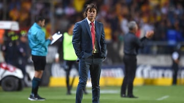 Foto de acci&oacute;n durante el partido Morelia vs Guadalajara correspondiente a la jornada 13 de la Liga Bancomer BBVA Torneo Clausura 2018 en el Estadio Morelos. En la Foto: Matias Almeyda.