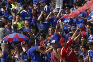 Hinchas de Universidad de Chile realizan banderazo en el Estadio Nacional, previo al Superclásico del domingo 02 de Octubre del 2016.
