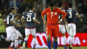 Futbol, Chile vs Paraguay.
 Eliminatorias al mundial de Rusia 2018.
 El jugador de la seleccion chilena Alexis Sanchez se lamenta luego del gol de Paraguay durante el partido por las clasificatorias al mundial de Rusia 2018 disputado en el estadio Monumen